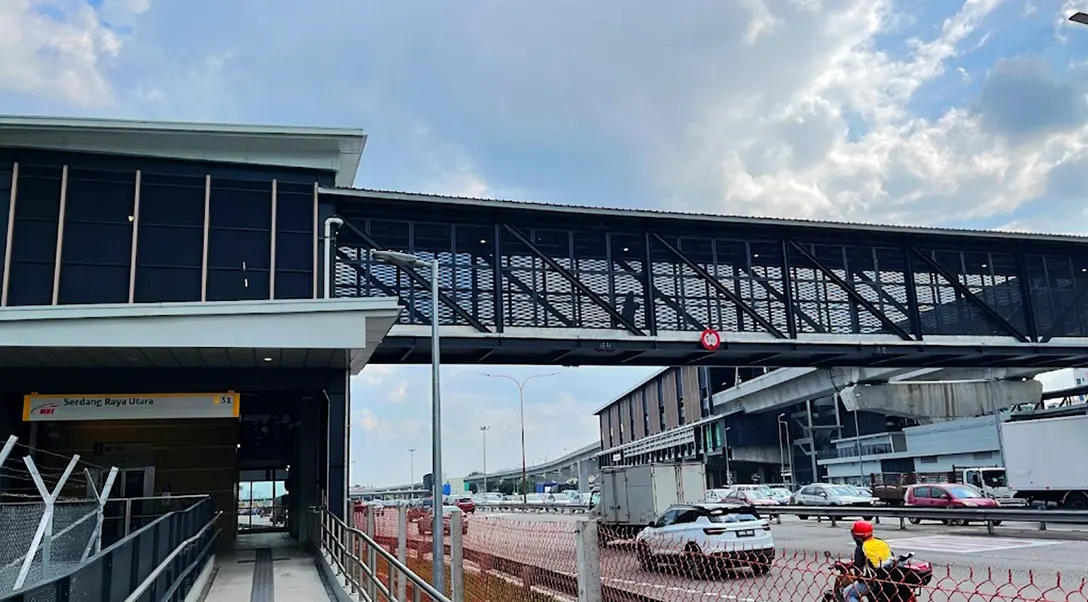 Pedestrian bridge to the Serdang Raya Utara MRT station