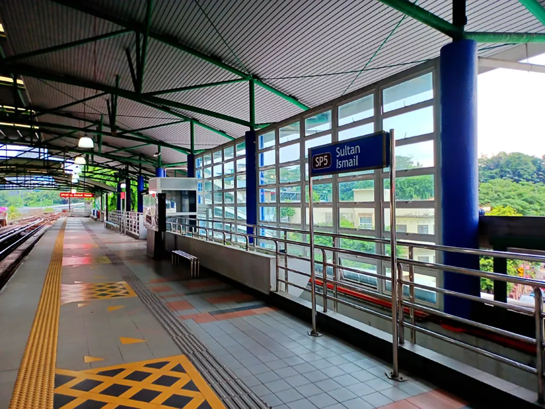 Boarding platforms at Sultan Ismail LRT station