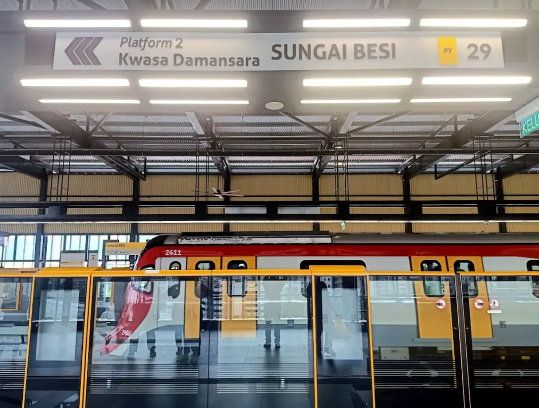 Boarding level at Sungai Besi MRT station