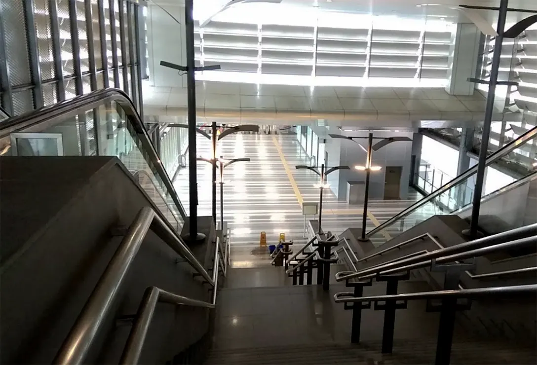Escalators and staircase for movement between the Concourse level and the Boarding platforms