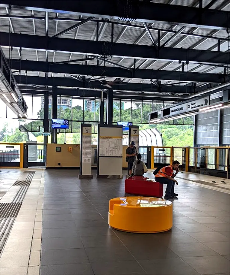 Boarding platform at Taman Naga Emas MRT station