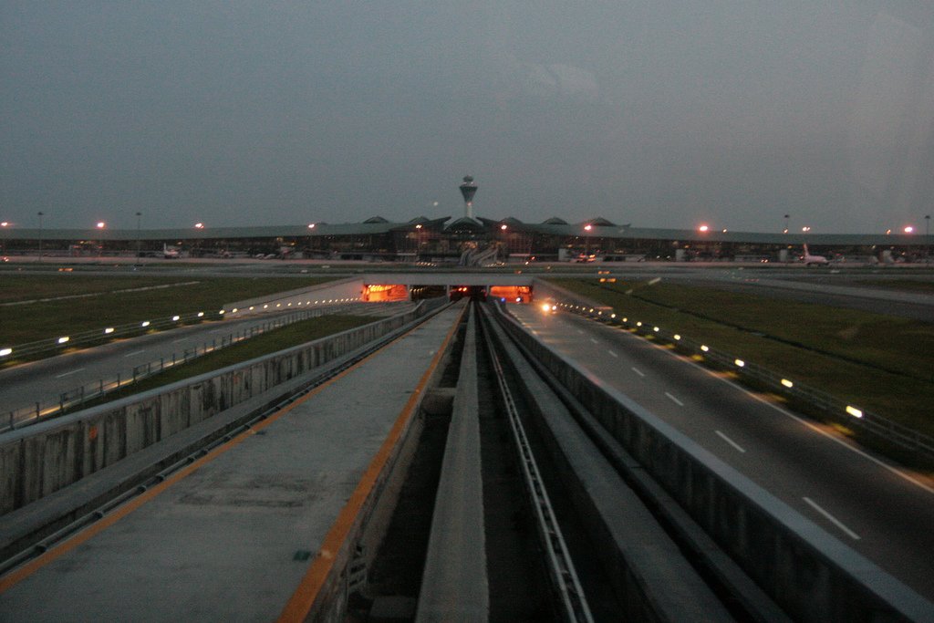 Aerotrain tracks at KLIA