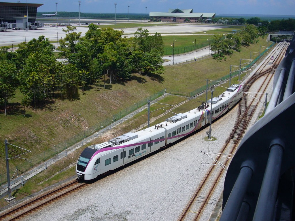Current track for ERL trains, 2011