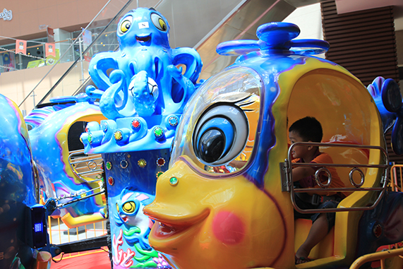 Kids have fun on the Octupus ride