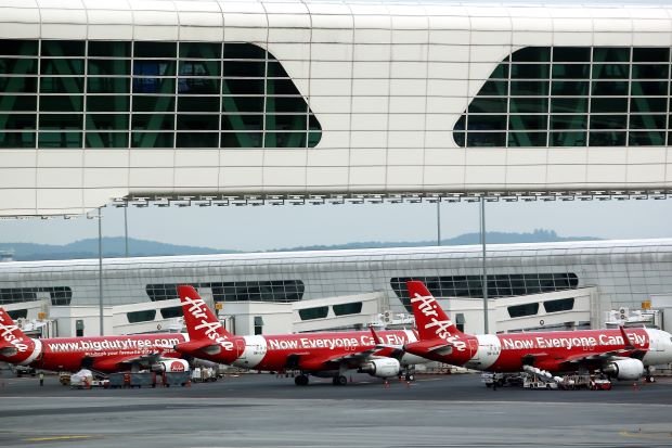 AirAsia's flights at pier
