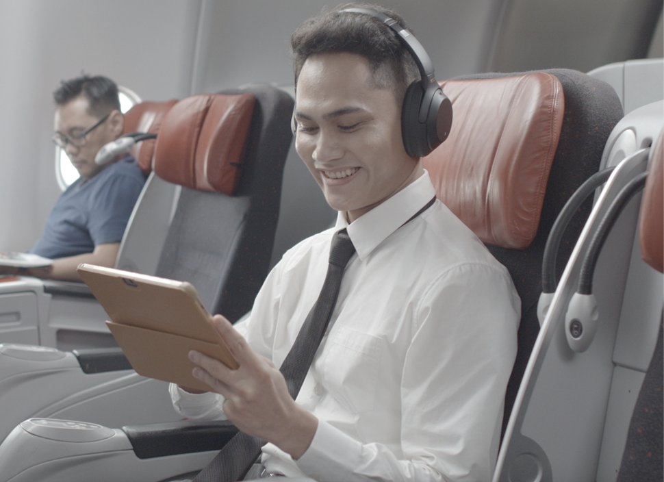 You get one of the best noise-cancelling headphones on AirAsia X’s Premium Flatbed flights