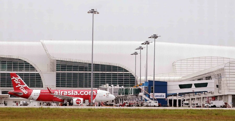 A Malaysia Airports Holdings Bhd source said AirAsia’s return to service the route brings an end to the long wait for an alternative option for travellers as currently Malaysia Airlines (MAS) is the sole airline servicing the route. - NSTP FILE PIC