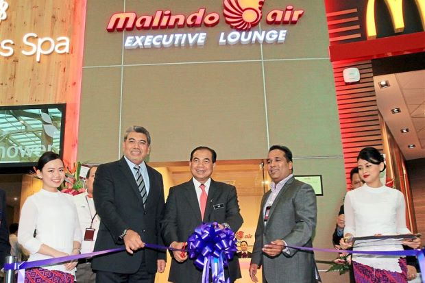 Extra comfort: Abdul Aziz officiating at the launch of Malindo Air's Executive Lounge at klia2. Flanking him are Chandran (right) and Malaysia Airports Holdings Bhd managing director Datuk Badlisham Ghazali.