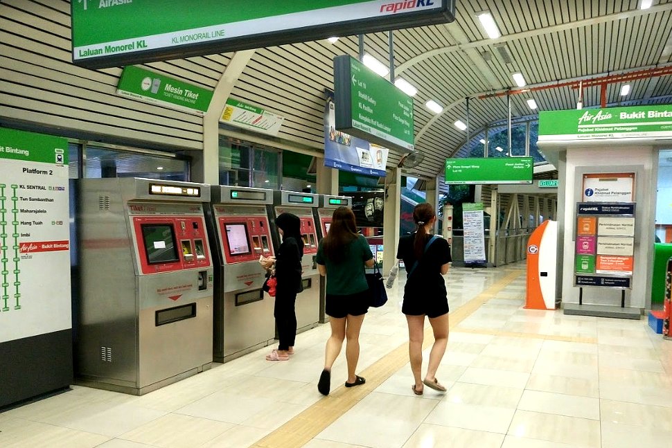 Ticket vending machines at concourse level