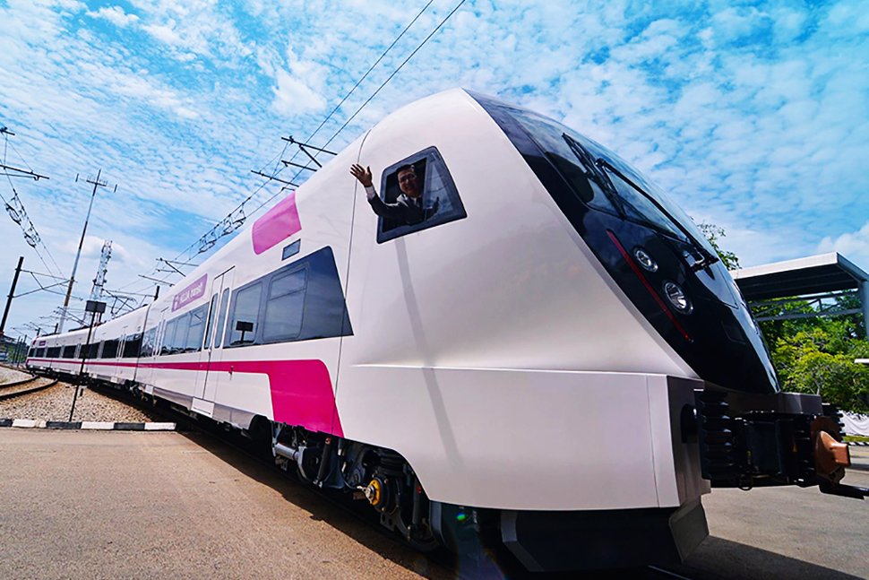 The first CRRC Changchun EMU for Express Rail Link (ERL)