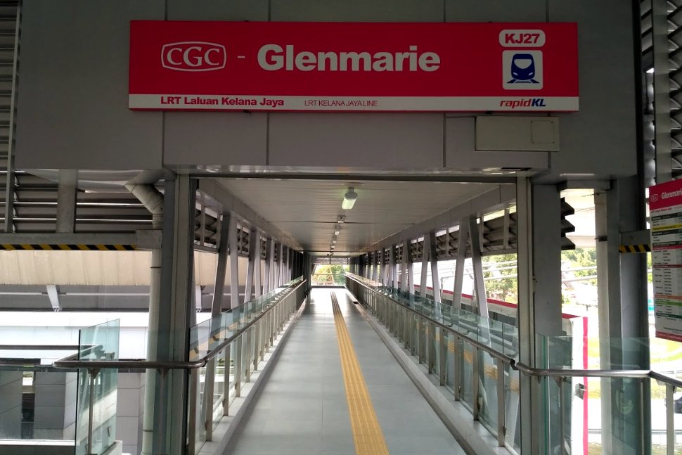 Pedestrian bridge to the Glenmarie LRT station
