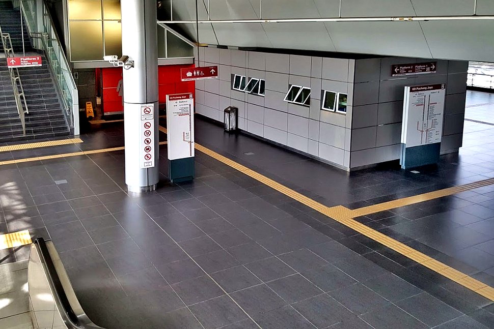 Concourse level of LRT station