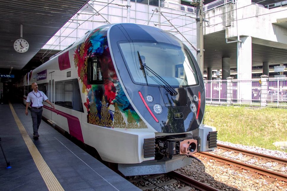 New Siemens Desiro ET 425M EMU trai for KLIA Ekspres train servicen