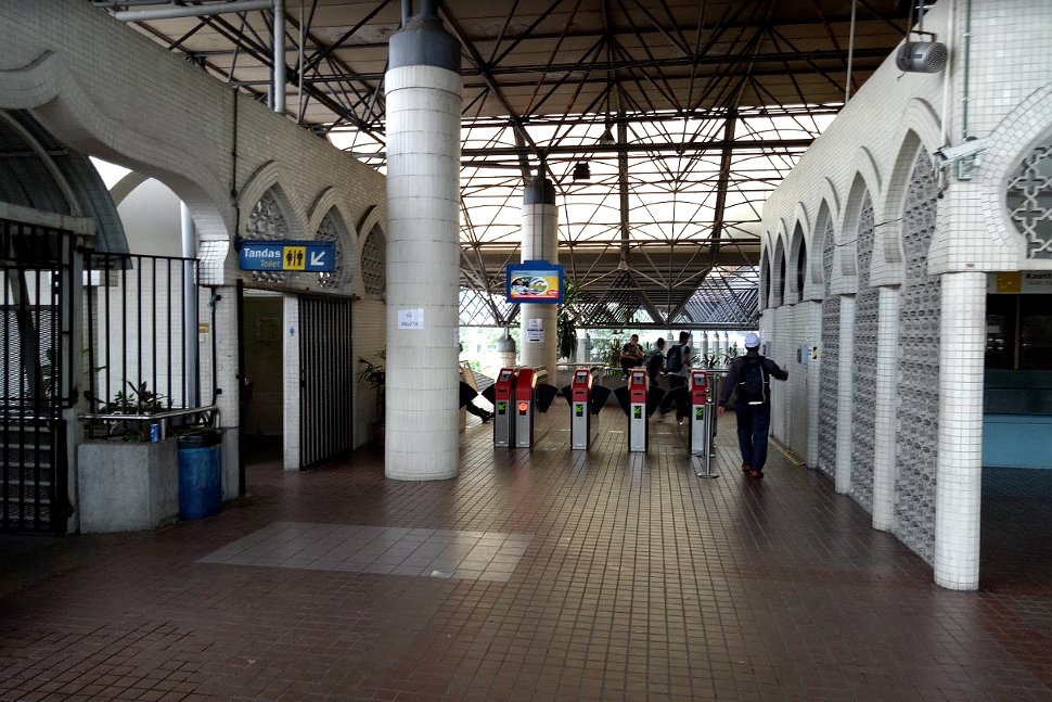 Faregates to enter the KTM station