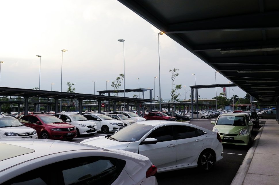 At-grade parking facility at Bandar Tun Hussein Onn MRT station