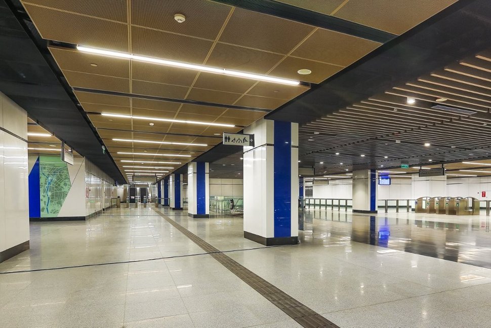 Concourse level of the Pasar Seni station