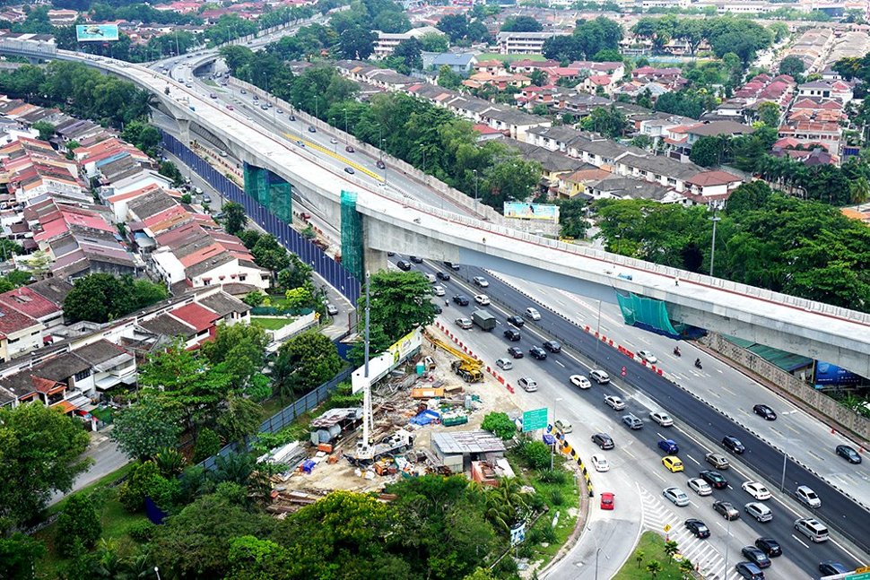 The special span over the LDP between Bandar Utama and Taman Tun Dr Ismail. (Aug 2015)