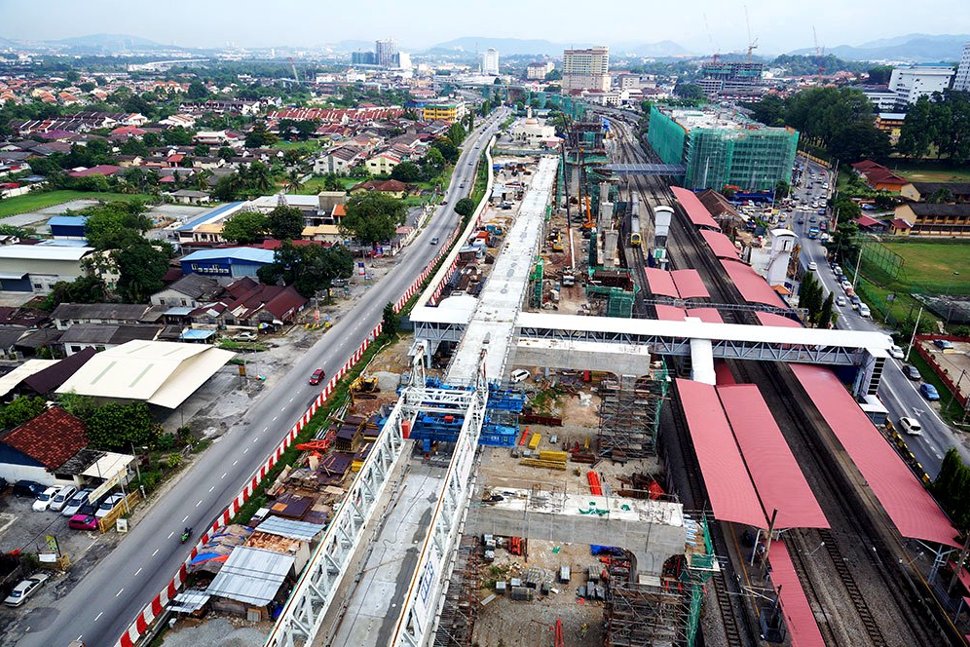 View of the Kajang MRT Station site. The building in green netting is the multi-storey park and ride building. Mar 2015