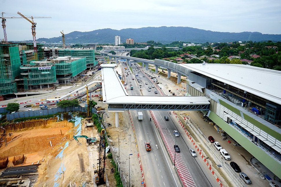 View of the pedestrian bridge linking Jalan Welfare (left) to the Kampung Selamat Station. (Jun 2016)