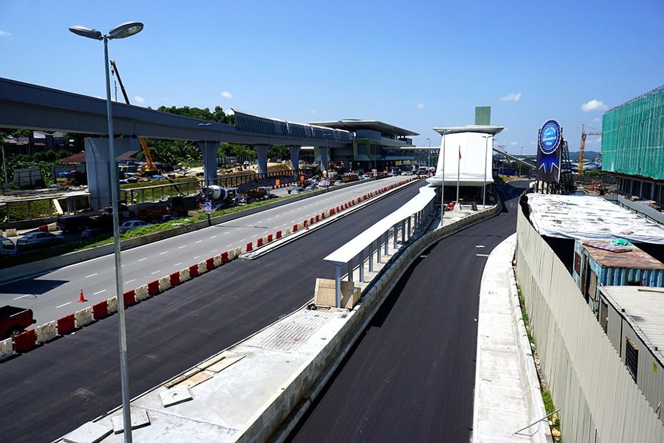 View of lay-bys for feeder buses, taxis and private cars to drop-off and pick up MRT commuters that have been built at the Kampung Selamat Station. (Sep 2016)