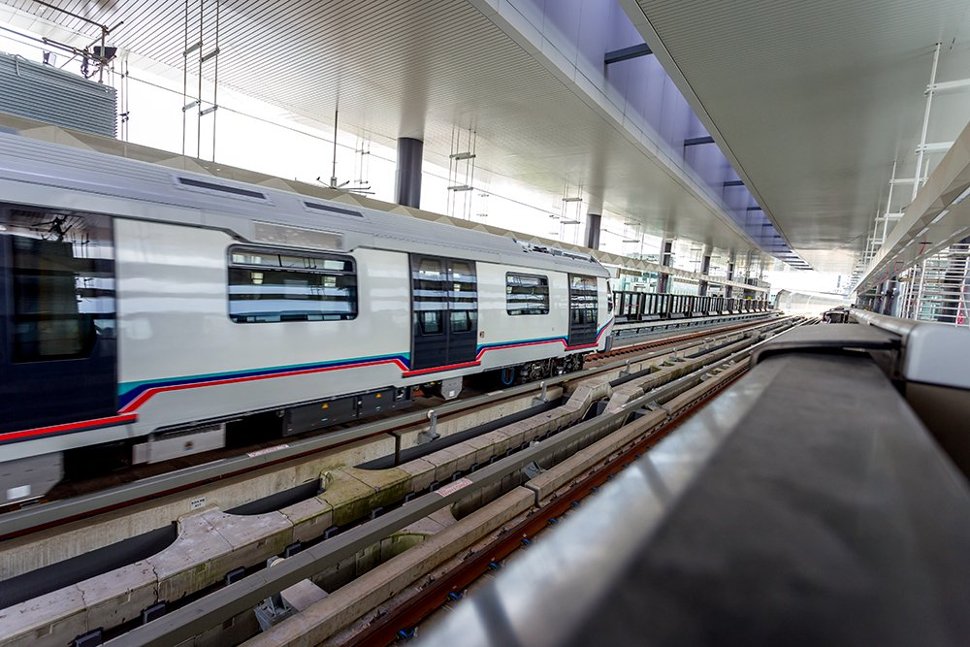 A MRT train currently ongoing testing at the Kota Damansara station. (Jun 2016)