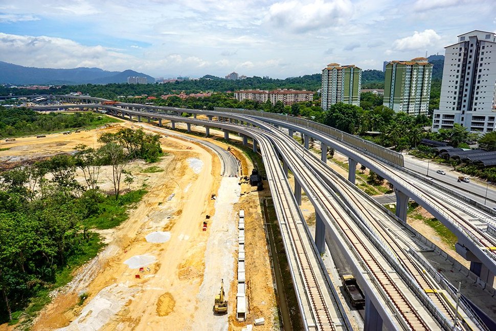 A launch gantry constructing the guideway for the spur line into the depot for the MRT Sungai Buloh-Serdang-Putrajaya Line near the Kwasa Damansara Station. (Oct 2016)