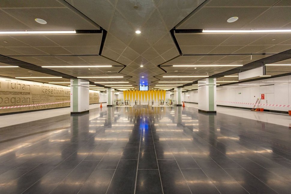 Upper concourse level of the Merdeka station (Jul 2017)