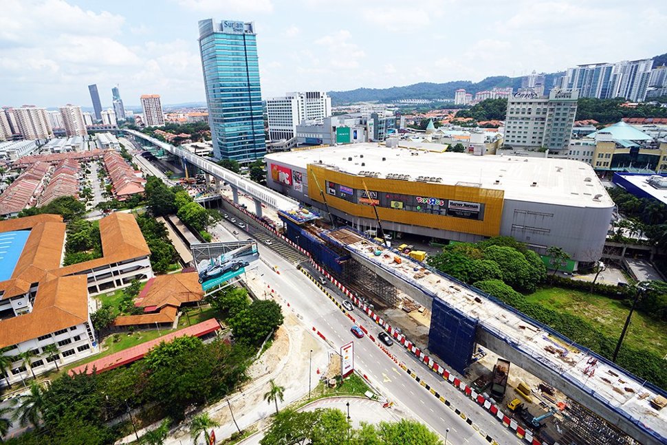 The MRT viaduct near IPC Shopping Complex. (Jun 2015)