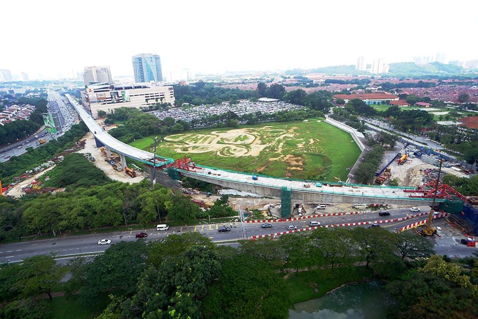The guideway at the Bandar Utama Driving Range in progress. (Jun 2015)