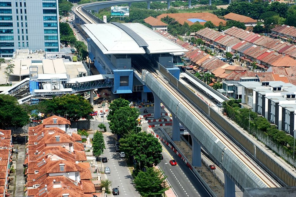 View of the Mutiara Damansara Station above the Persiaran Surian underpass. (Sep 2016)