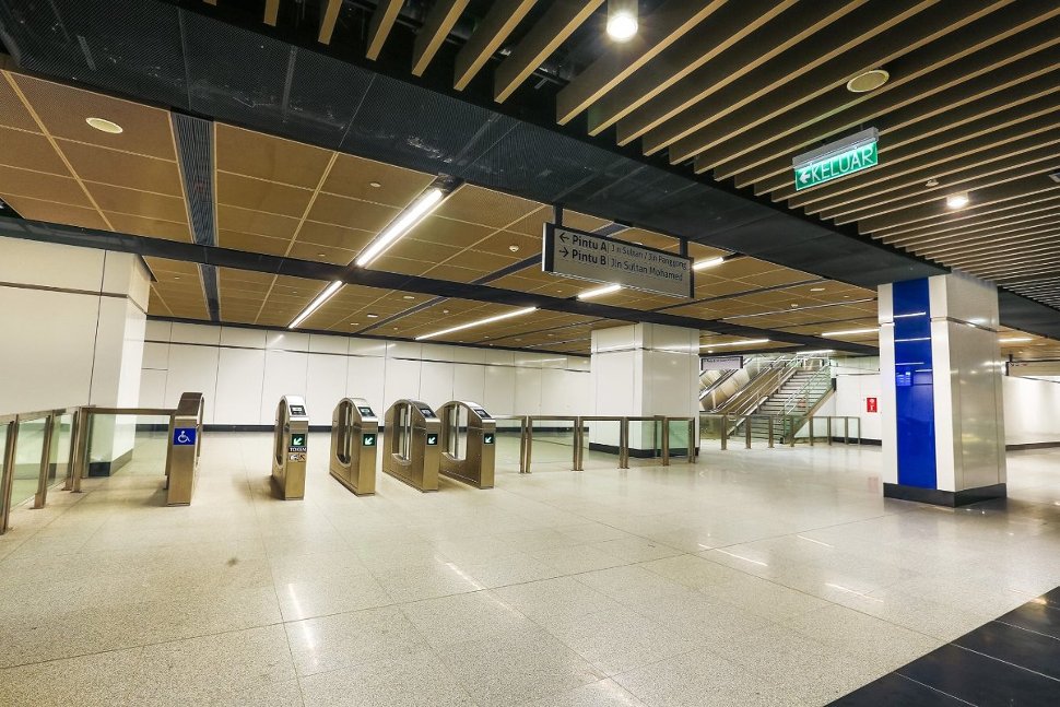 Concourse level of the Pasar Seni station (Jul 2017)