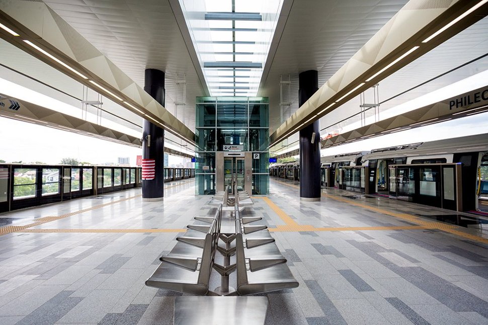 View of the platform level of the Phileo Damansara Station. (Oct 2016)