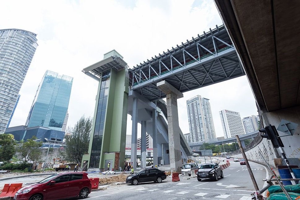 The view of the pedestrian bridge to gain access from Jalan Johar to the Pusat Bandar Damansara Station. (Mar 2016)
