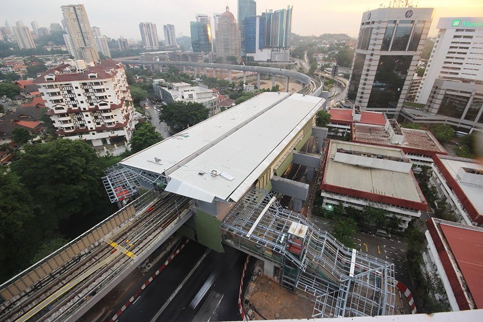 Aerial view of the Semantan station, with Entrance 2 being built on the right. (Apr 2016)