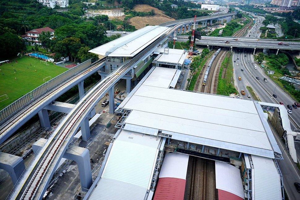 The MRT Sungai Buloh Station (left) next to the KTM Sungai Buloh Station (right). (May 2016)