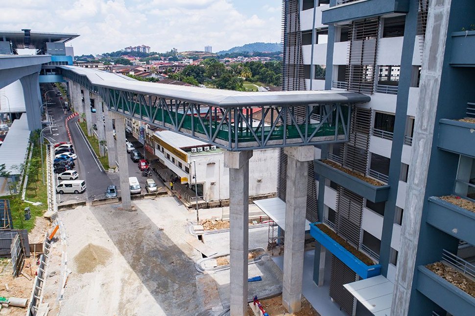 The connection between the Taman Midah Station to the multi-storey park and ride building. (Apr 2017)