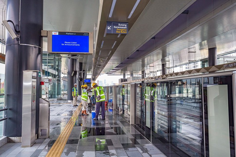 The Taman Pertama Station platform undergoing cleaning works. (Feb 2017)