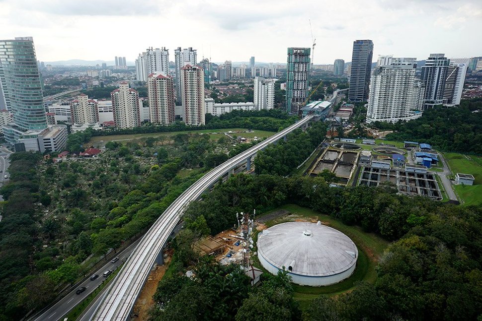 Aerial view of the MRT guideway along Jalan Damansara. (Dec 2015)