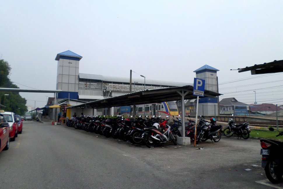 Padang Jawa KTM Komuter station