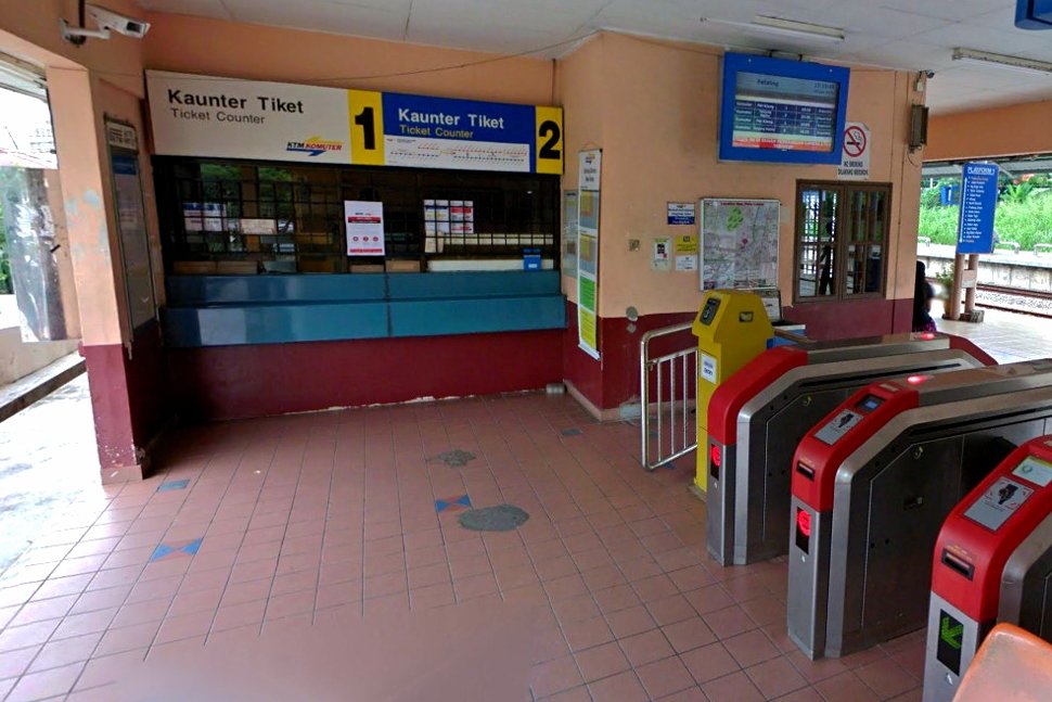 Ticket counter and faregates at the station