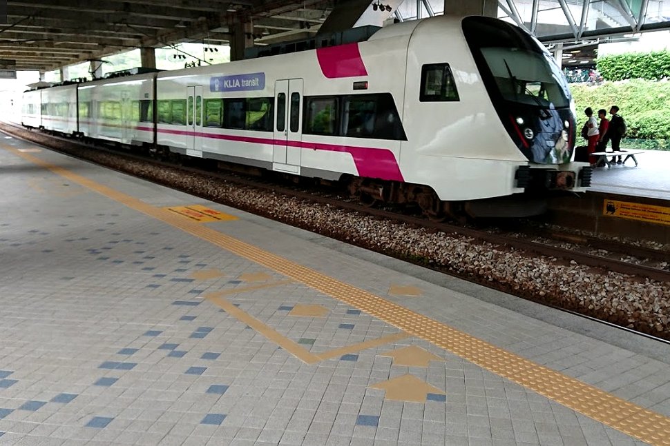 Passengers boarding the ERL train