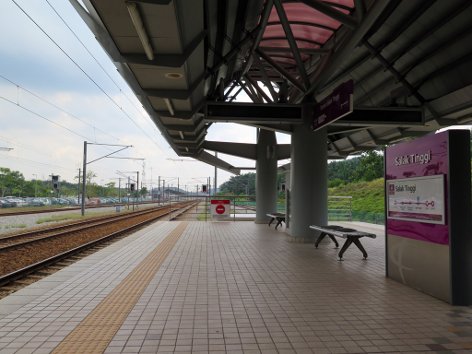 Platforms for boarding the KLIA Transit train