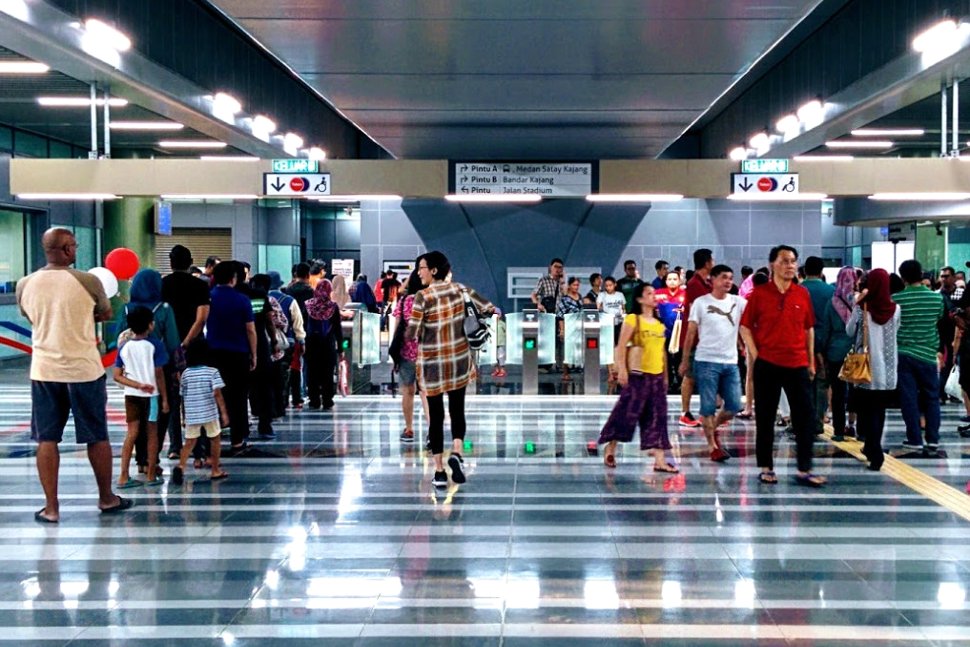 Concourse level at Stadium Kajang MRT station