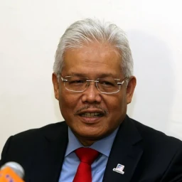 Hamzah: Employers must bear costs of bringing in foreign workers