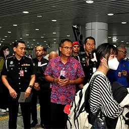 Kuala Lumpur International Airport implements quick response team to expedite arrival process for foreign tourists entering Malaysia