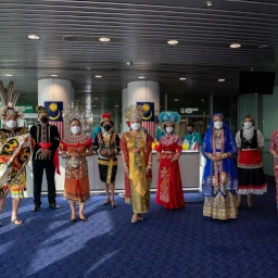 Malaysia Airlines celebrates Malaysia Day with passengers in KLIA