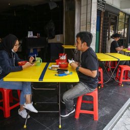 Latest CMCO dine-in rules: Maximum of four people per table in Selangor, KL, Putrajaya; takeaway and delivery only for Sabah