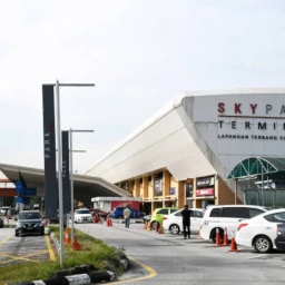 How the introduction of regional jets at Subang Airport would impact airlines