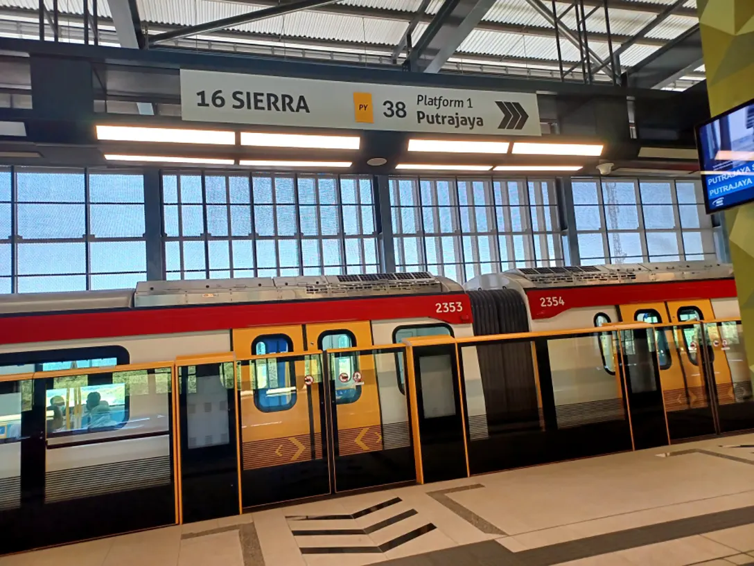 Boarding platform at the 16 Sierra MRT station