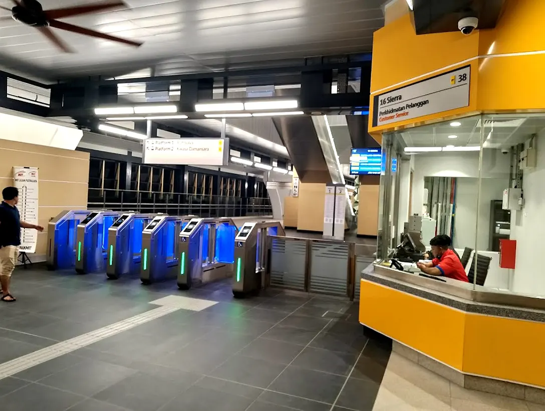 Faregates and Customer Service office at the Concourse level